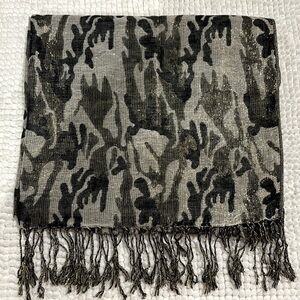 NWOT BEAUTIFUL BLACK, GRAY WITH GOLD SHIMMER SHAWL / SCARF